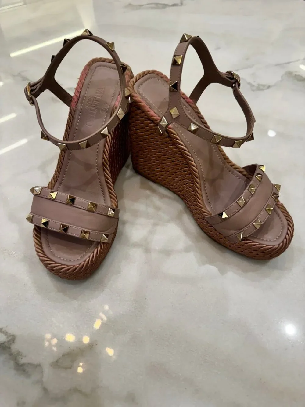 Valentino Garavani Rockstud Woven Wedge Sandals Nude Pink Gold